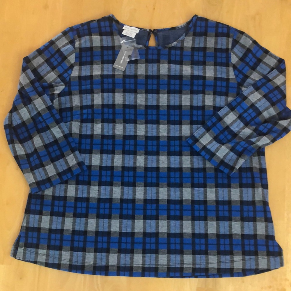 Van Heusen Women’s top ***NEW***